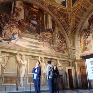 small-group-guided-tour-raphael-rooms